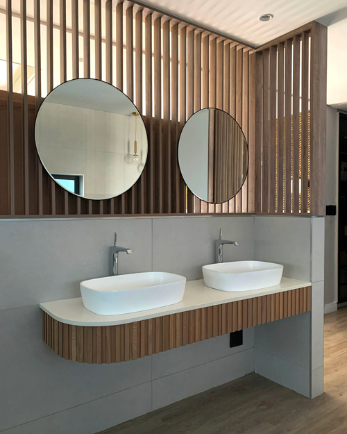 House Prairie main bathroom