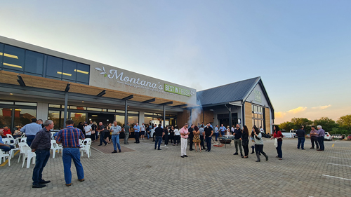 Food Lovers Market Montana outdoor